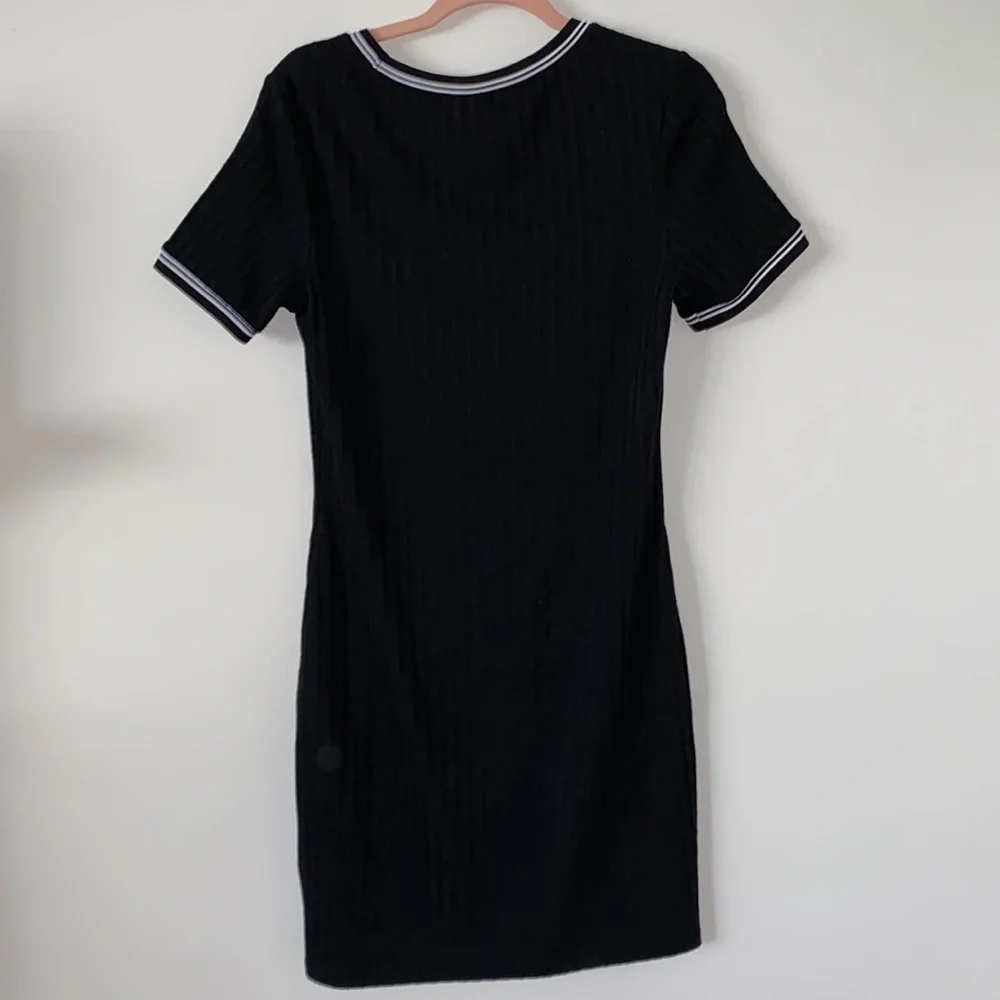 Ringer Bodycon Dress🤍🖤 - Picture 2 of 3